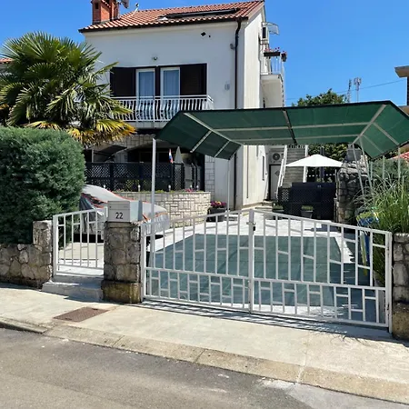 Casa * Njivice